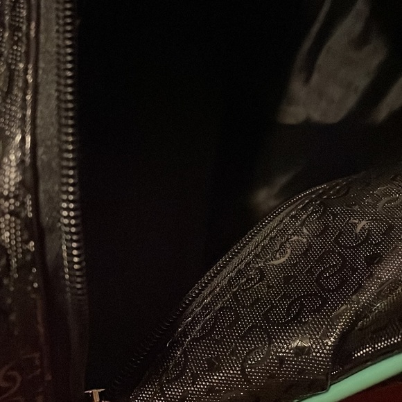 Guess Travel~Weekender Tote - Picture 6 of 6